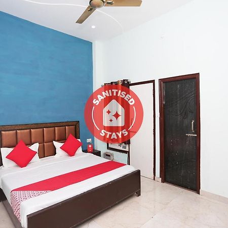 Oyo 29517 Hotel Barsana Palace Chhata Екстериор снимка