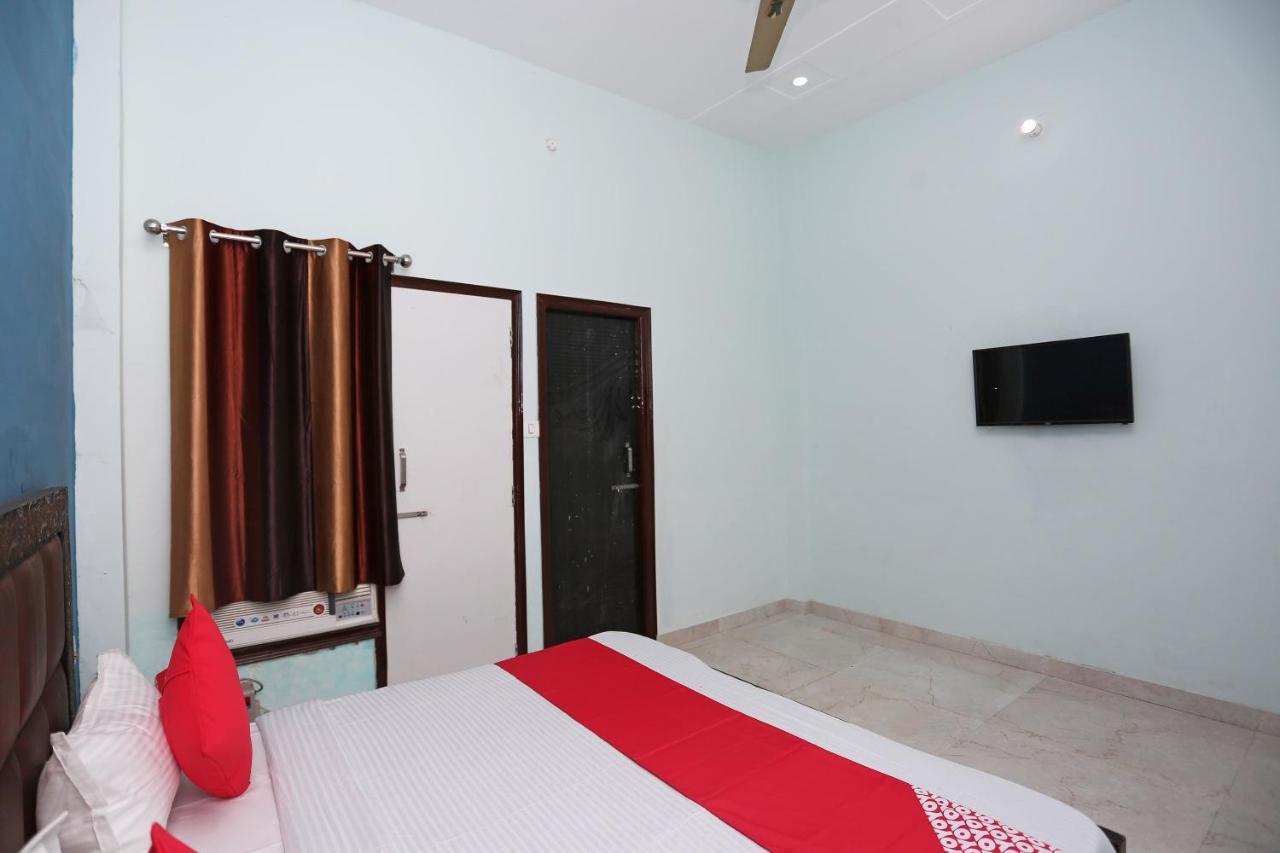 Oyo 29517 Hotel Barsana Palace Chhata Екстериор снимка