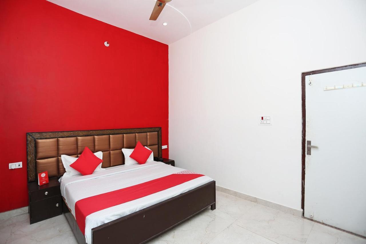 Oyo 29517 Hotel Barsana Palace Chhata Екстериор снимка