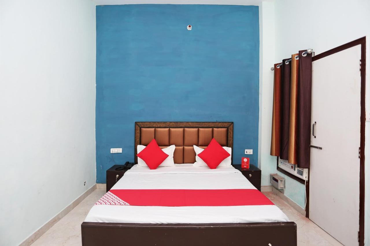 Oyo 29517 Hotel Barsana Palace Chhata Екстериор снимка