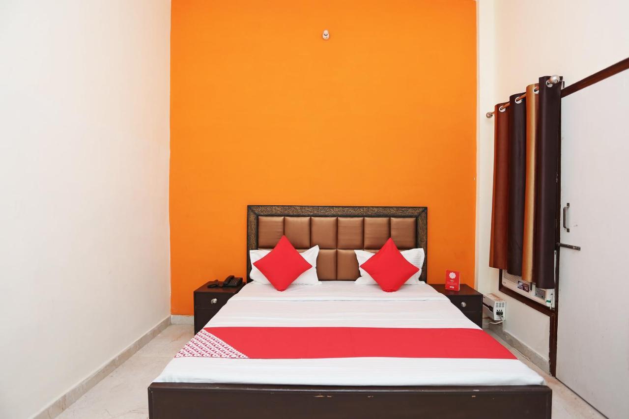 Oyo 29517 Hotel Barsana Palace Chhata Екстериор снимка