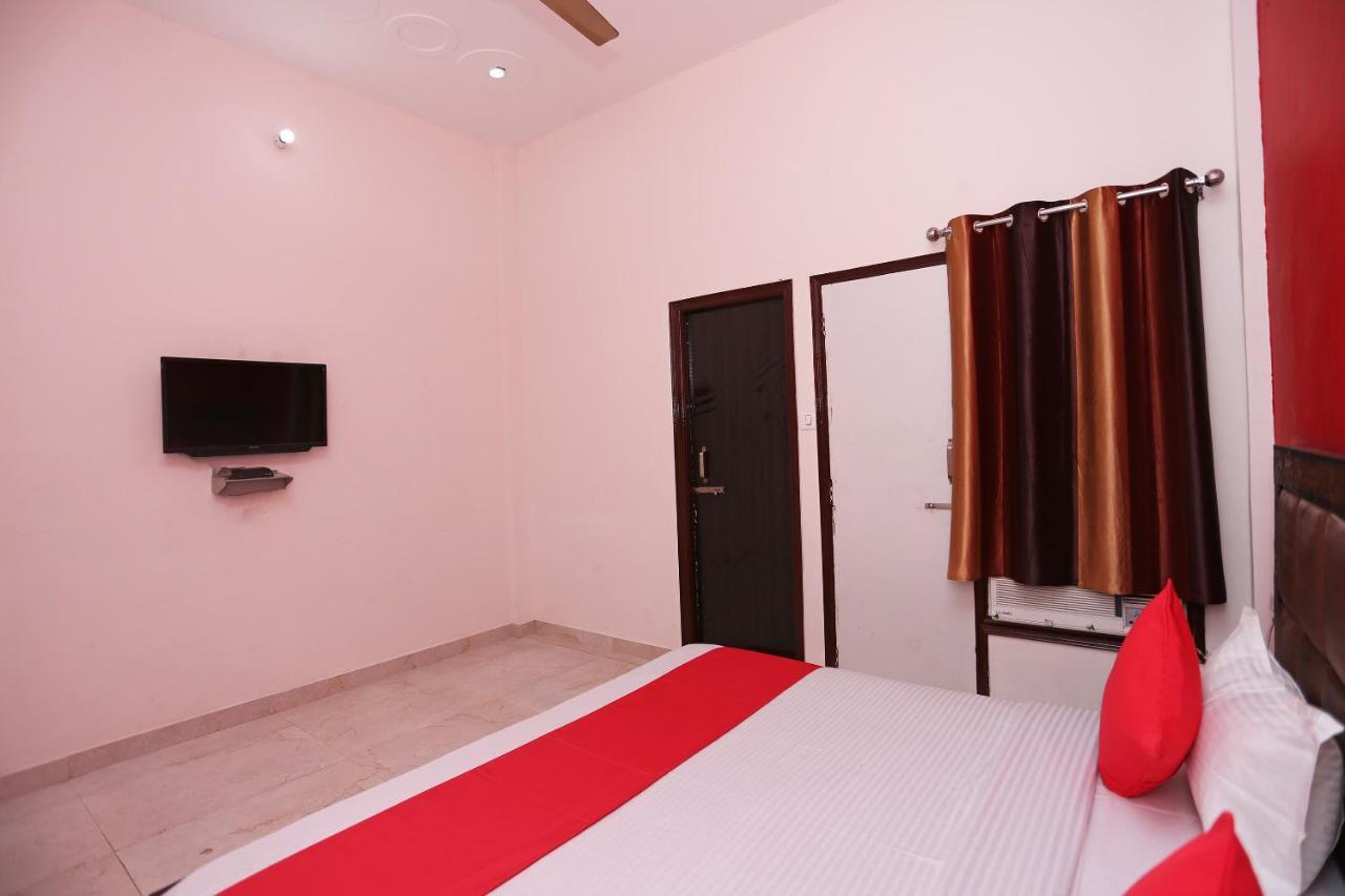 Oyo 29517 Hotel Barsana Palace Chhata Екстериор снимка