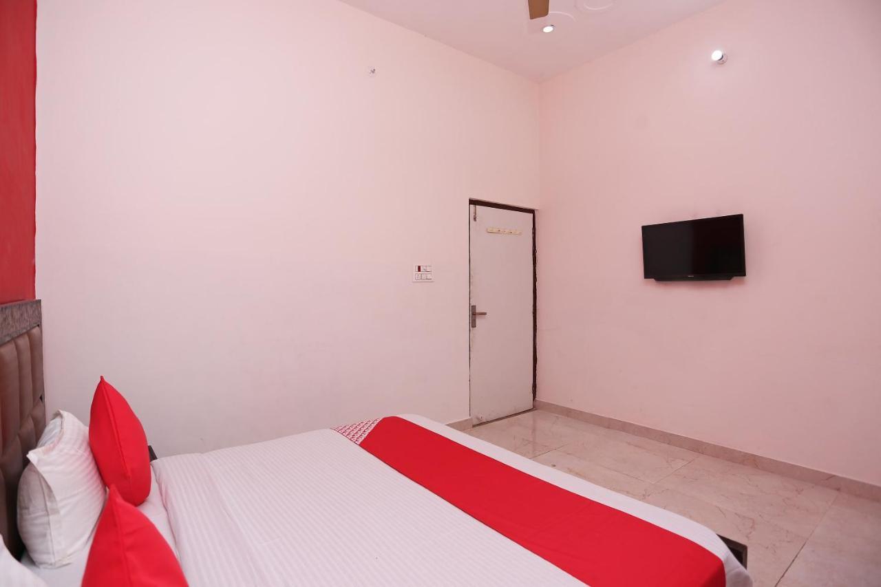 Oyo 29517 Hotel Barsana Palace Chhata Екстериор снимка