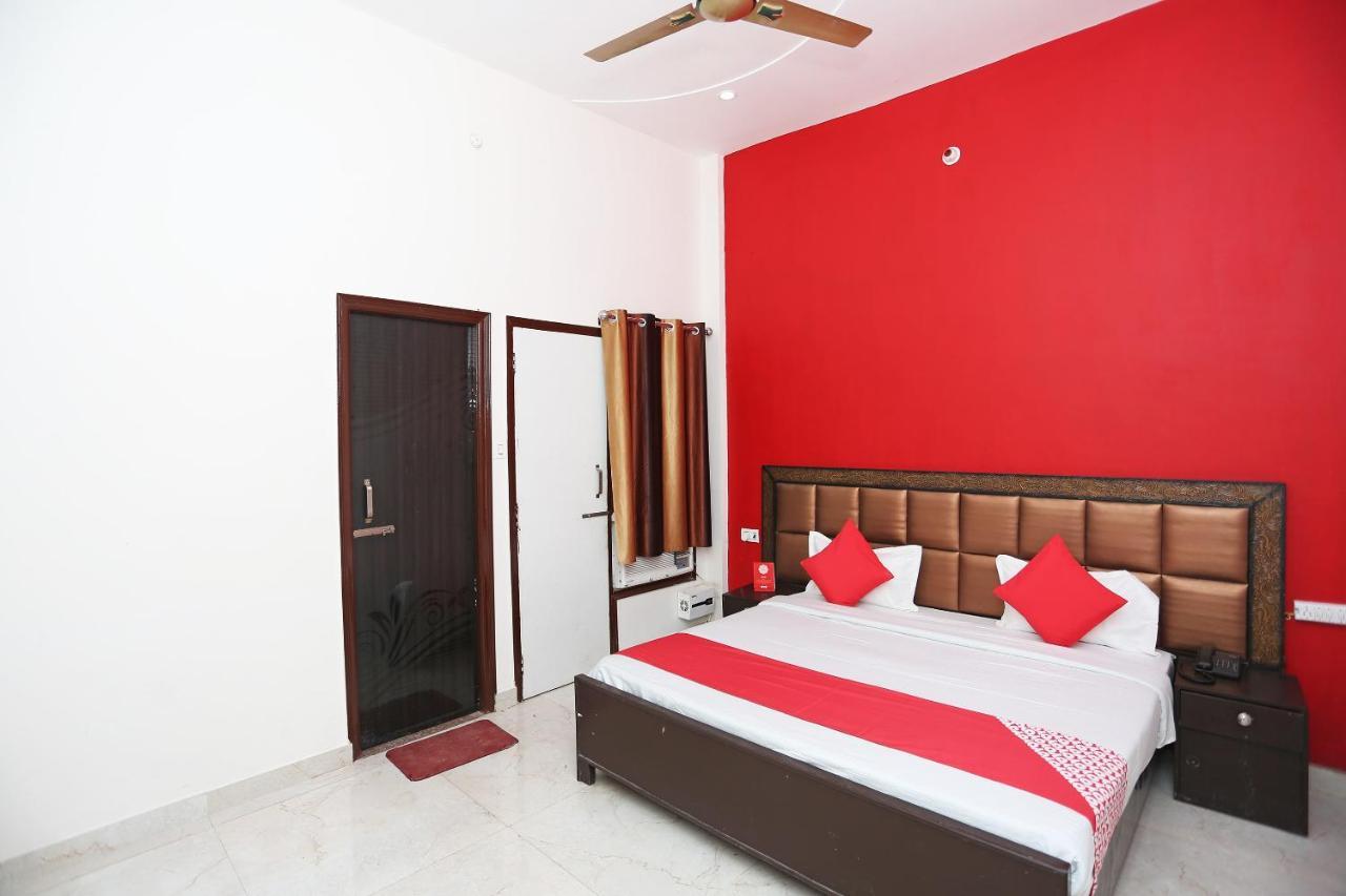 Oyo 29517 Hotel Barsana Palace Chhata Екстериор снимка