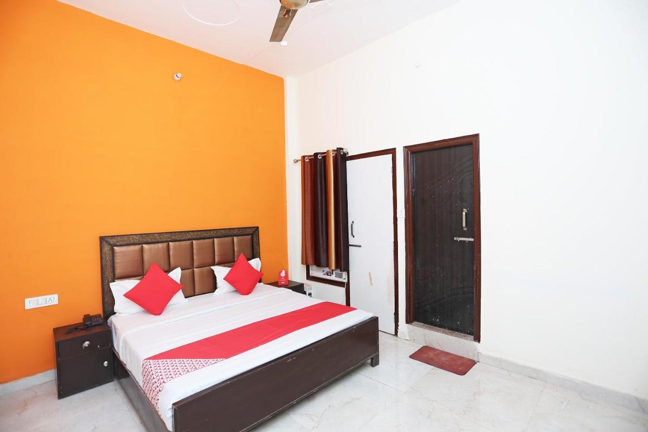 Oyo 29517 Hotel Barsana Palace Chhata Екстериор снимка