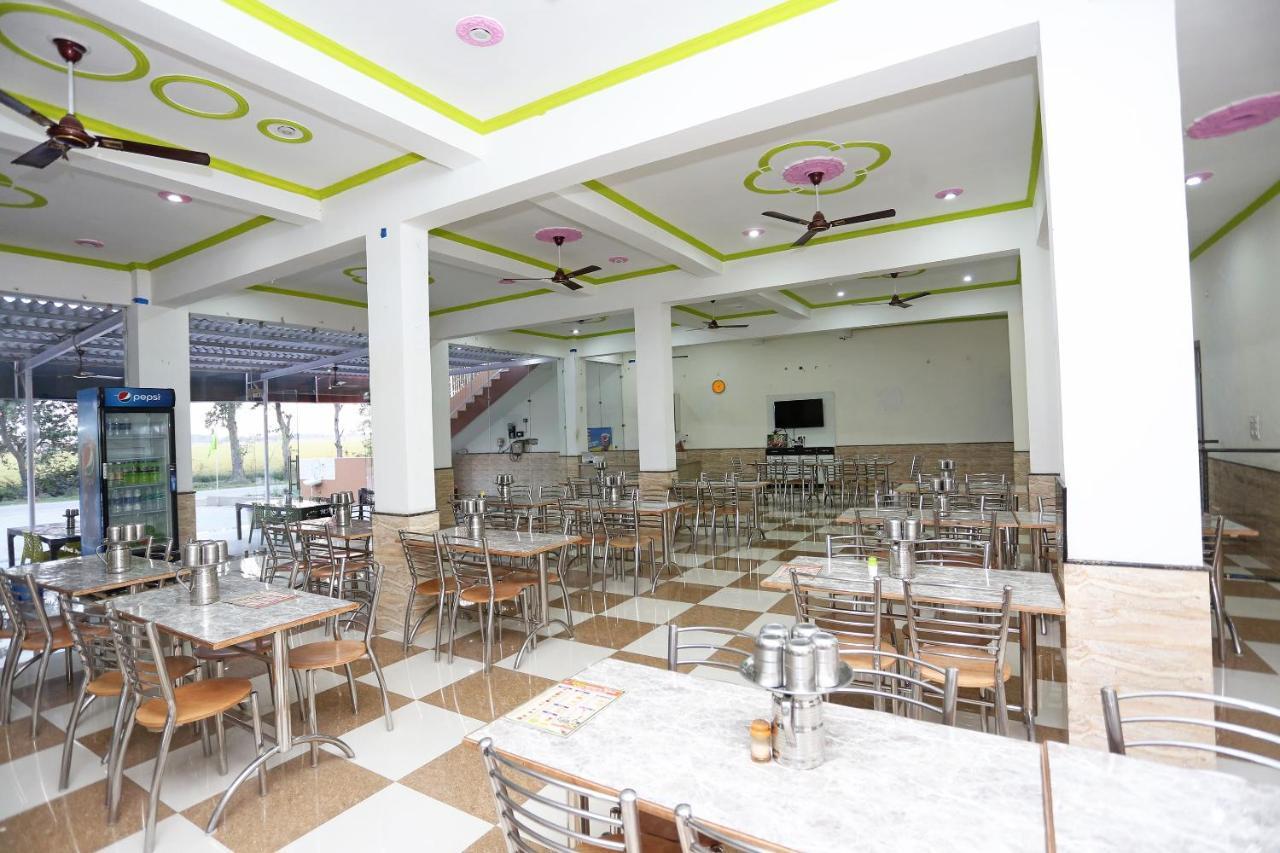 Oyo 29517 Hotel Barsana Palace Chhata Екстериор снимка