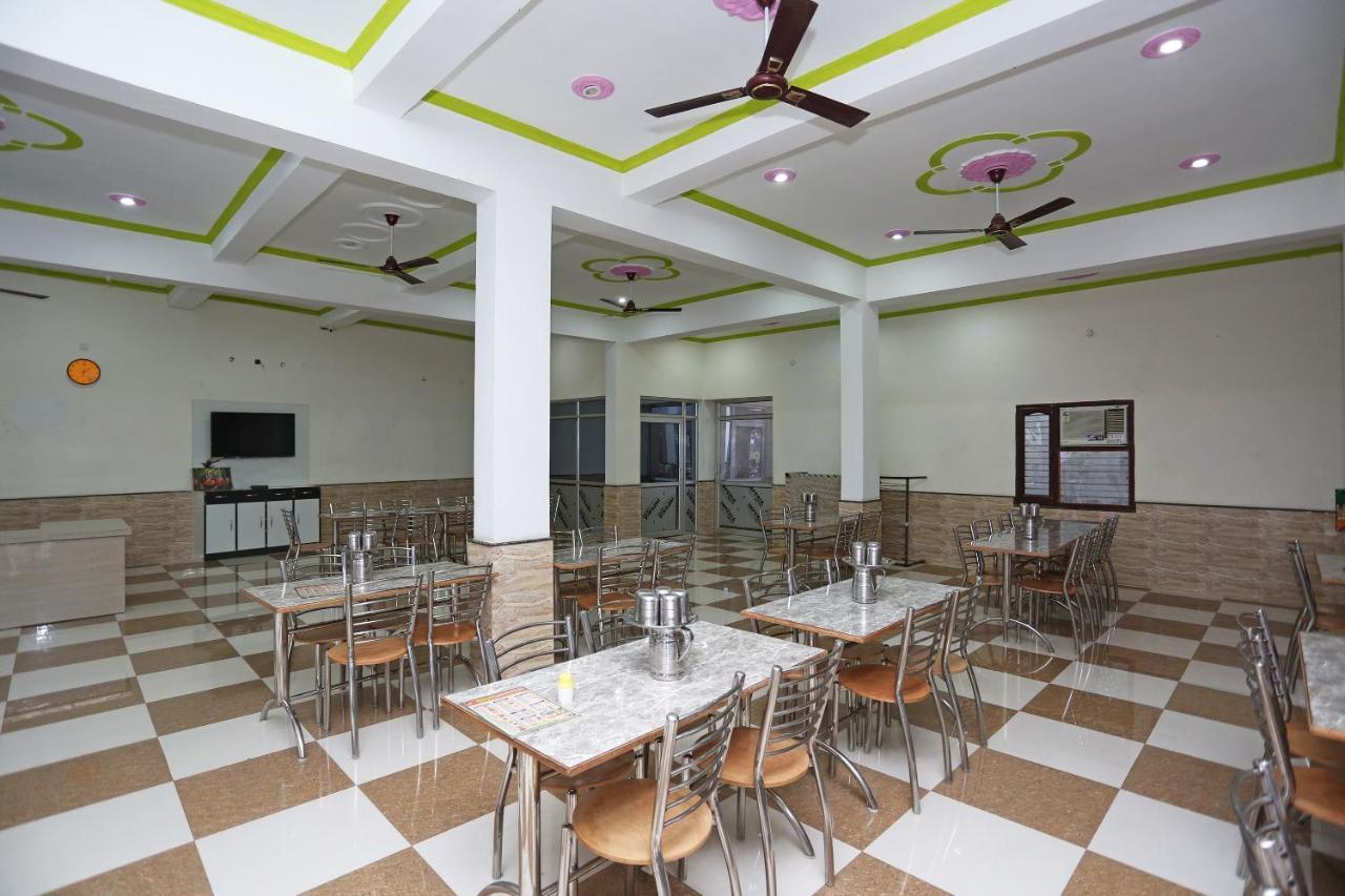 Oyo 29517 Hotel Barsana Palace Chhata Екстериор снимка