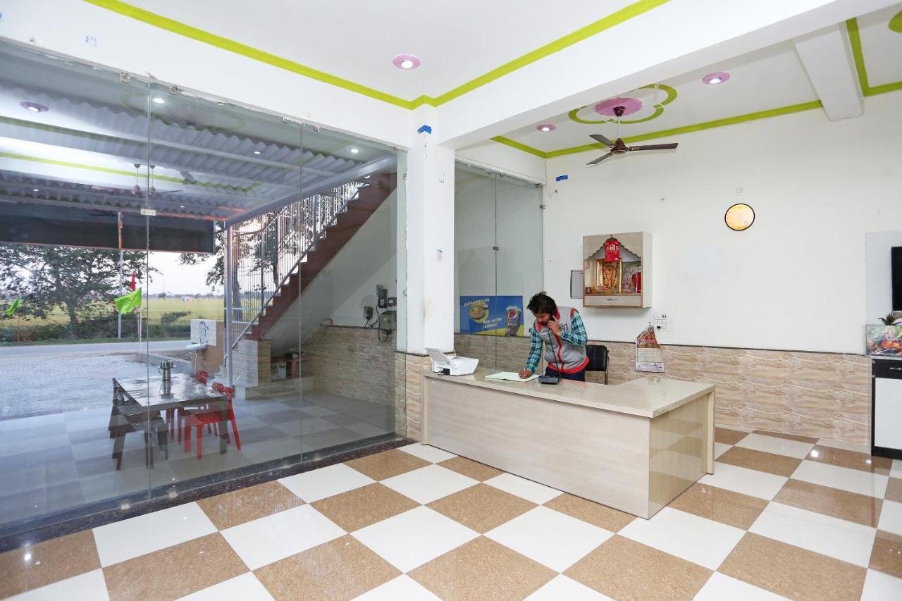 Oyo 29517 Hotel Barsana Palace Chhata Екстериор снимка